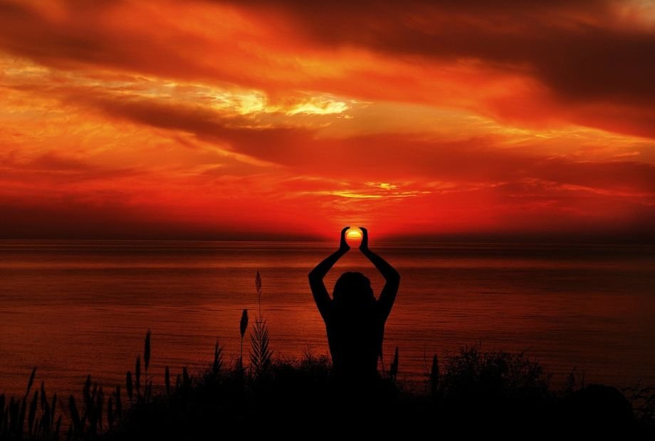 Imagem com atmosfera tranquila utilizada com a finalidade de ser a capa do artigo a fim de passar uma atmosfera de paz com um pouco de exercício