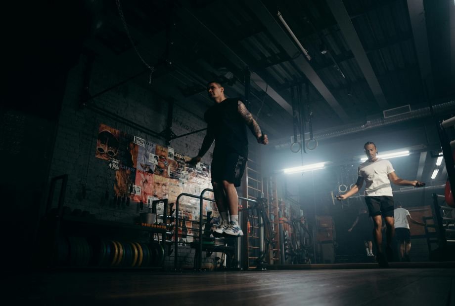 imagem demonstrando exercícios de alta intensidade