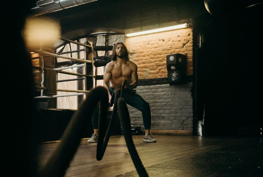 imagem mostrando treino que auxilia na Postura