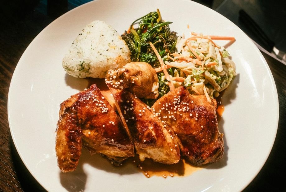 prato com frango é legumes utilizado para indicar uma dieta balanceada